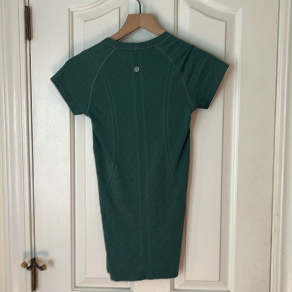 Lululemon | Swiftly Tech Short Sleeve CrewLaguna / Laguna Size 4 Workout Running - Picture 9 of 12